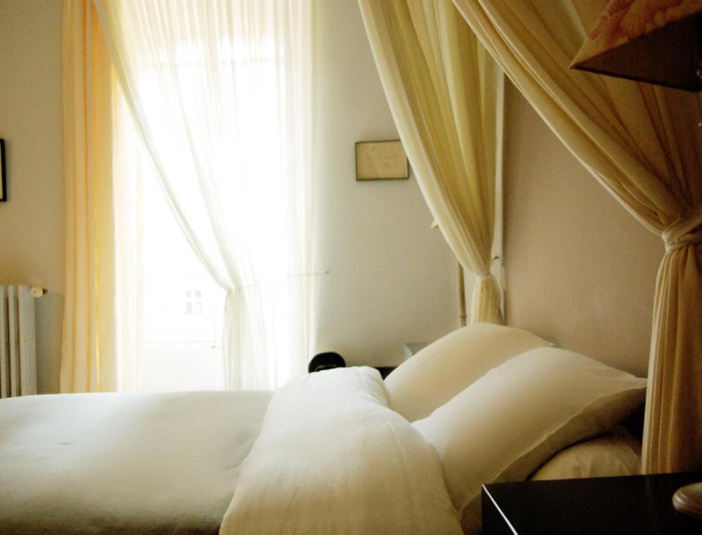 Bed and Breakfast Monte Arena Montaren-et-Saint-Mediers Екстер'єр фото